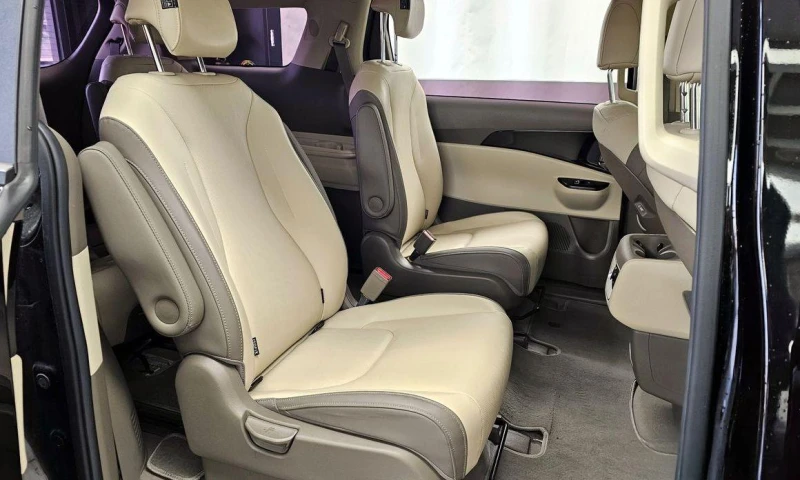 Kia Carnival, снимка 12 - Автомобили и джипове - 51957366