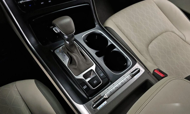 Kia Carnival, снимка 9 - Автомобили и джипове - 51957366