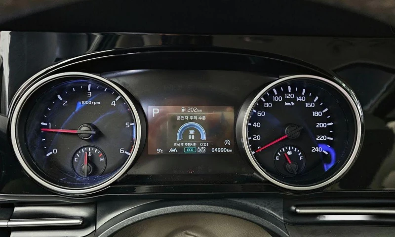 Kia Carnival, снимка 8 - Автомобили и джипове - 51957366