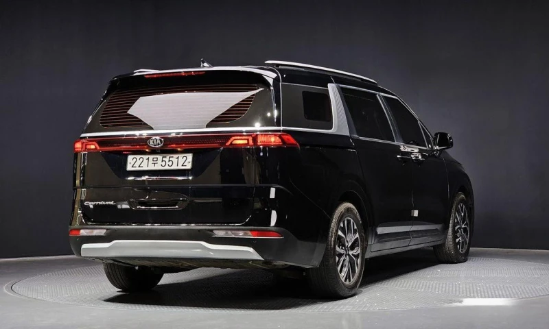 Kia Carnival, снимка 2 - Автомобили и джипове - 51957366