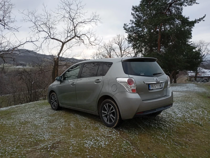 Toyota Verso, снимка 5 - Автомобили и джипове - 53157672