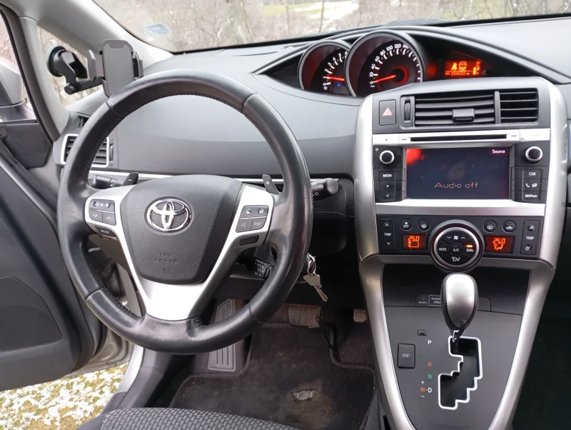 Toyota Verso, снимка 13 - Автомобили и джипове - 53157672