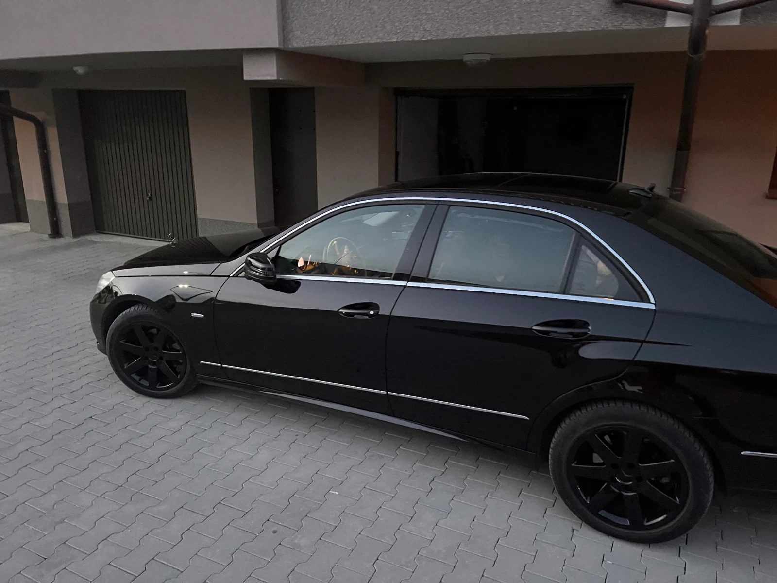 Mercedes-Benz E 200 Mercedes E200 CGI AVANTGARDE / PANORAMA / КОЖА / А, снимка 2 - Автомобили и джипове - 54043156