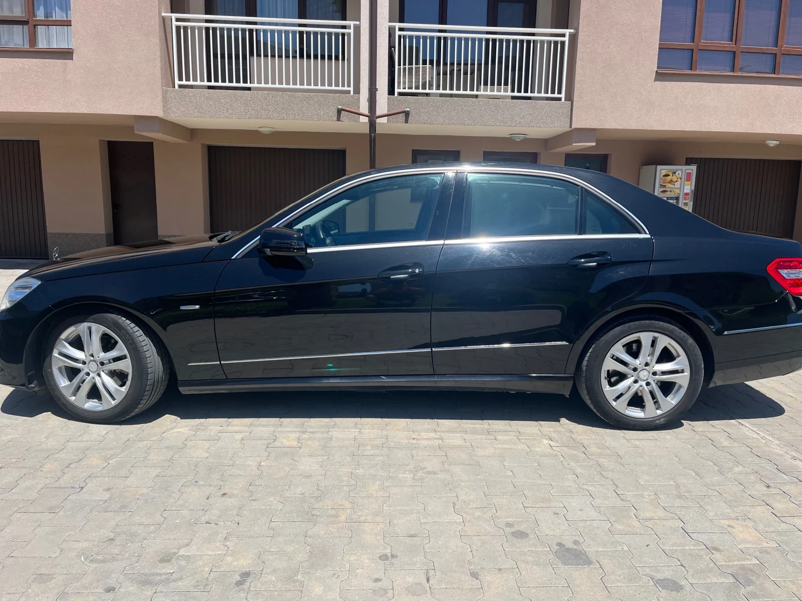 Mercedes-Benz E 200 Mercedes E200 CGI AVANTGARDE / PANORAMA / КОЖА / А, снимка 4 - Автомобили и джипове - 54043156