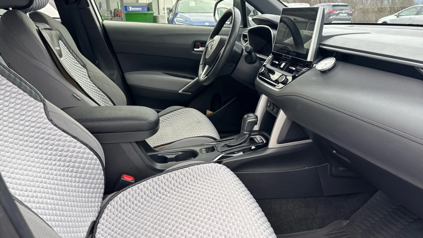 Toyota Corolla Cross 2.0 HEV - изображение 7