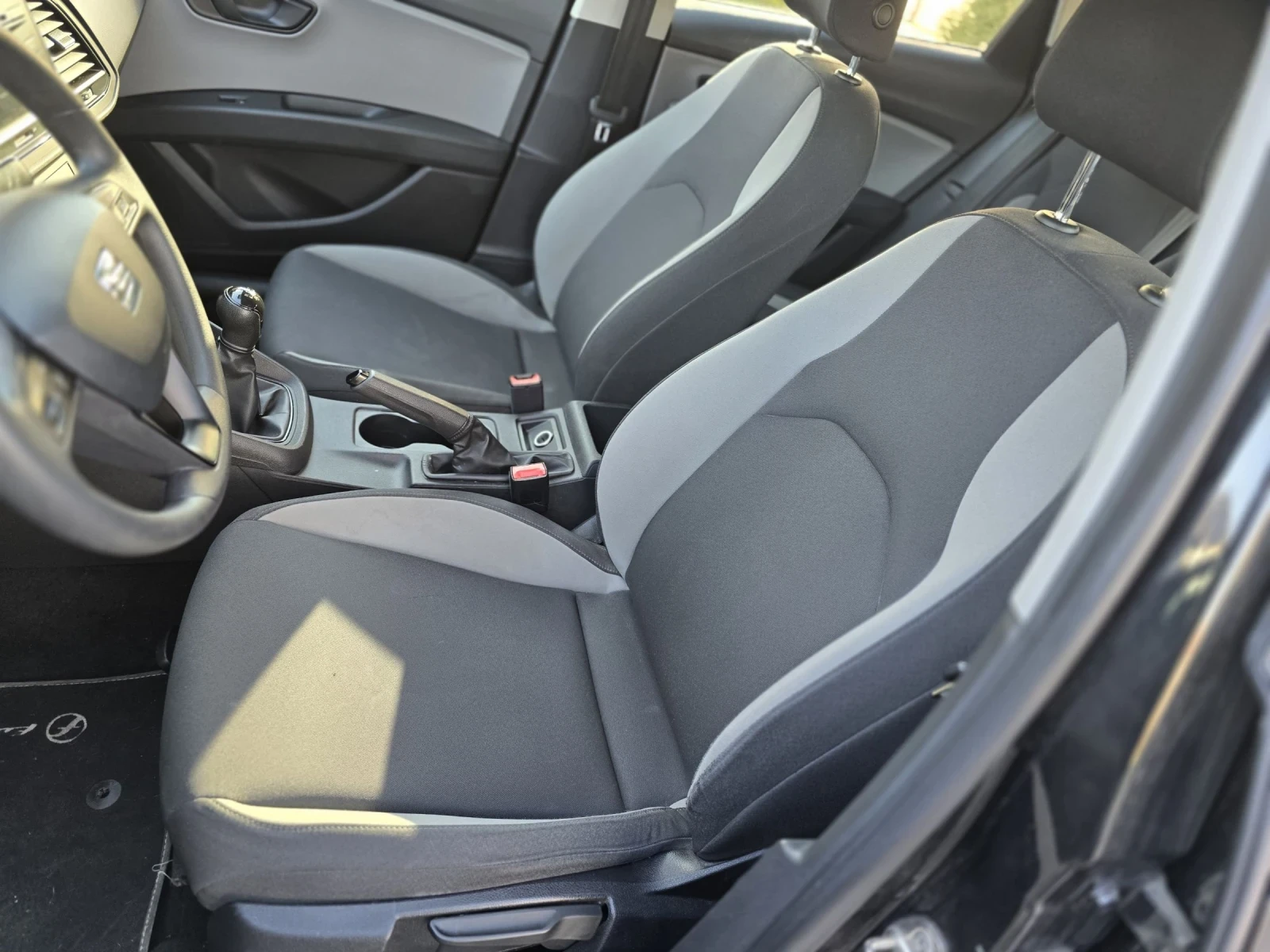 Seat Leon От Германия.4цилиндъра.Климатроник, снимка 7 - Автомобили и джипове - 53828708