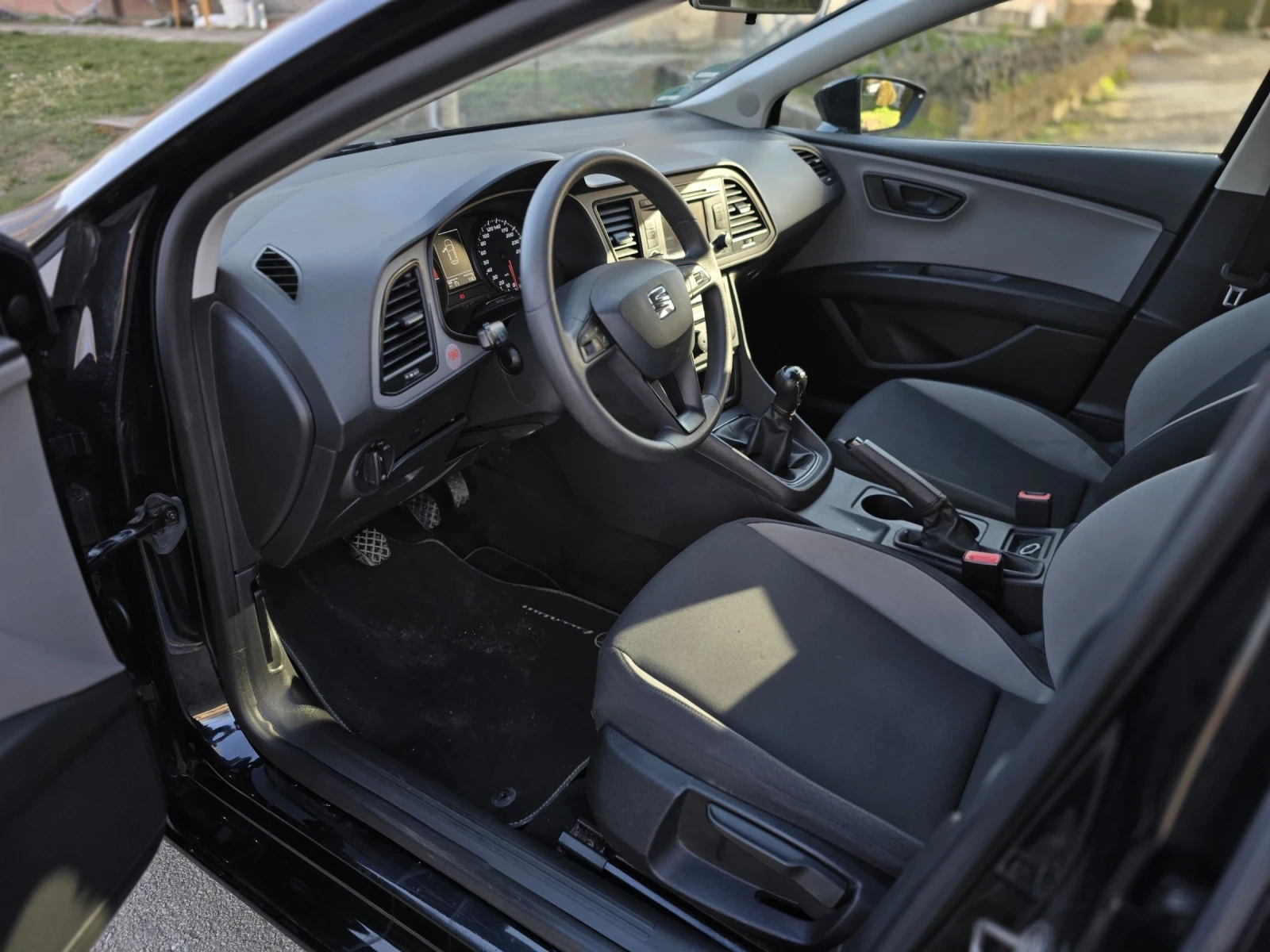 Seat Leon От Германия.4цилиндъра.Климатроник, снимка 6 - Автомобили и джипове - 53828708