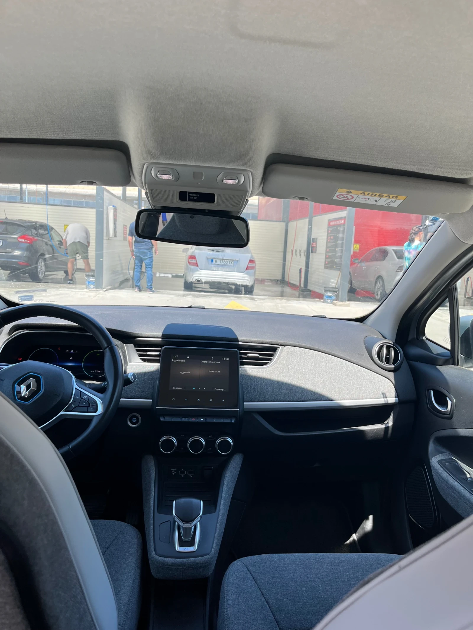 Renault Zoe, снимка 10 - Автомобили и джипове - 54126158