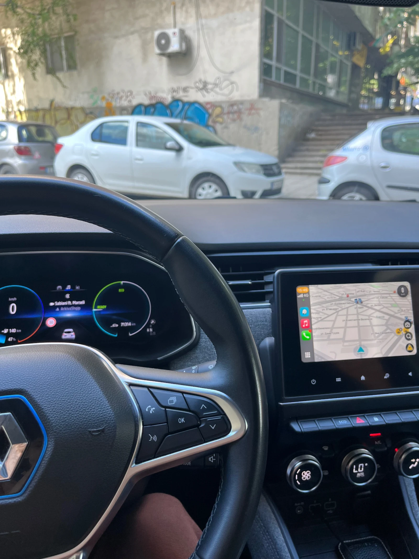 Renault Zoe, снимка 13 - Автомобили и джипове - 54126158