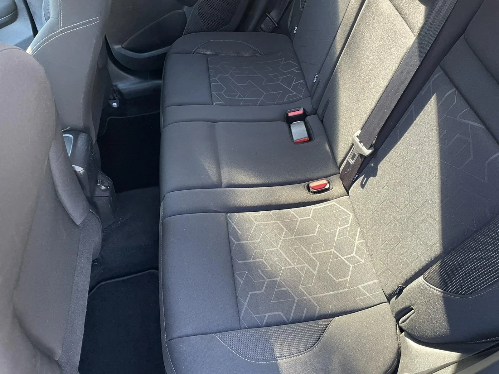 Peugeot 2008 1.6 e-HDi микро-хибрид, снимка 14 - Автомобили и джипове - 55248027