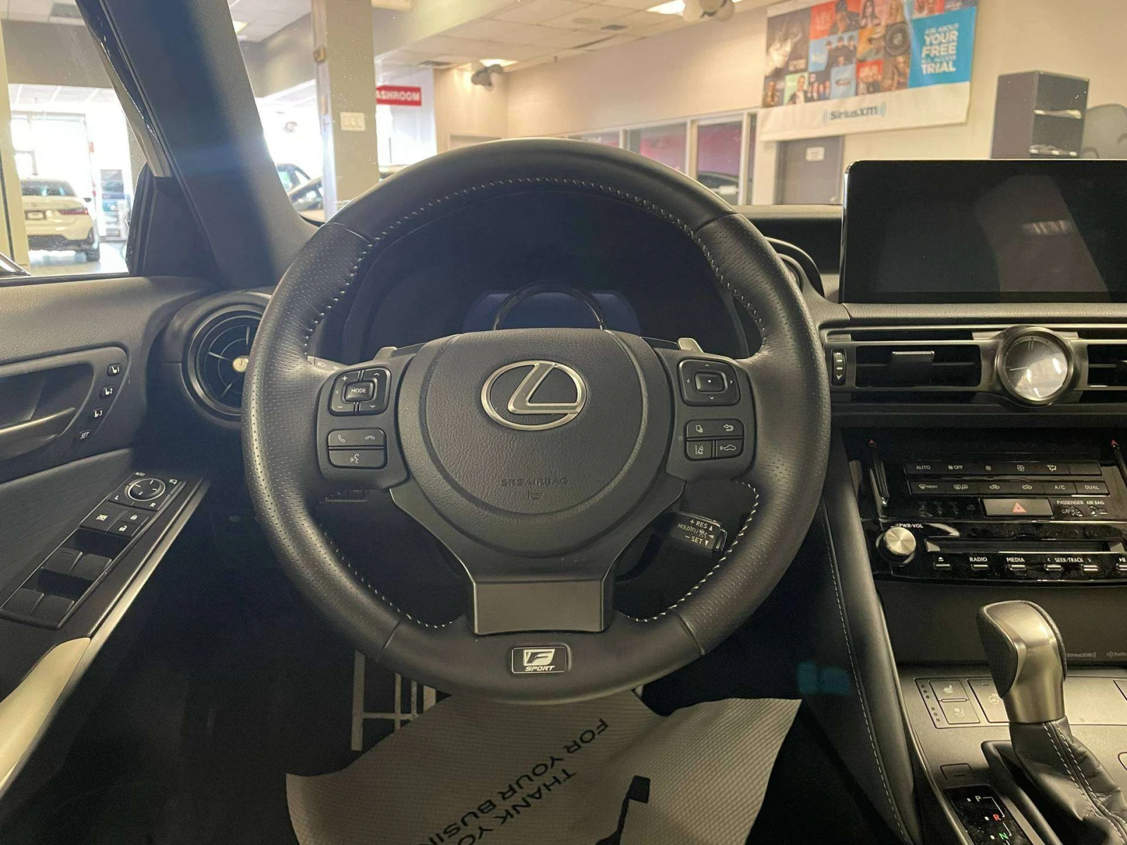 Lexus IS 350 F SPORT 4�4, ���� �� �� | Mobile.bg � ����������� 12