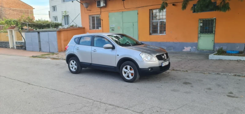 Nissan Qashqai 4х4/150к.с./2, 0/дизел топ/обслужен, снимка 1 - Автомобили и джипове - 47622731