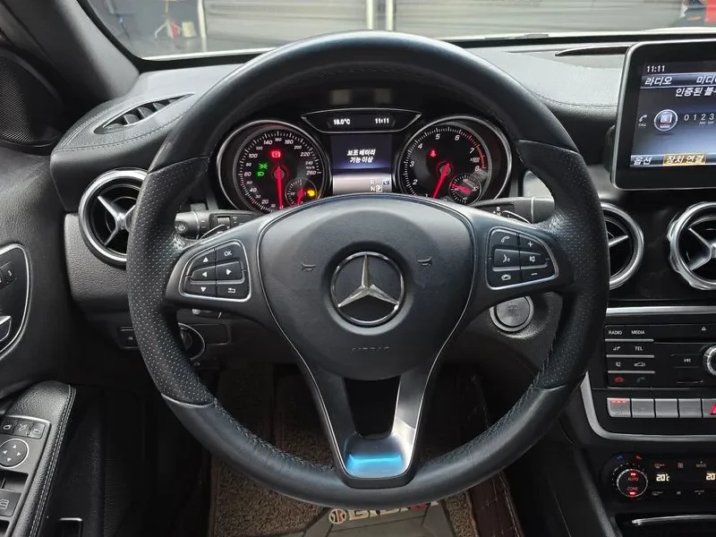 Mercedes-Benz GLA 250 4MATIC, снимка 14 - Автомобили и джипове - 55103295