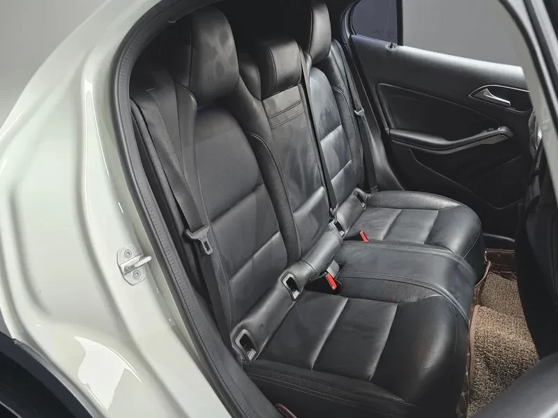 Mercedes-Benz GLA 250 4MATIC, снимка 12 - Автомобили и джипове - 55103295