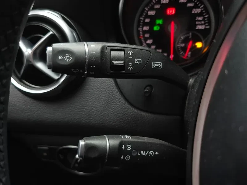 Mercedes-Benz GLA 250 4MATIC, снимка 17 - Автомобили и джипове - 55103295