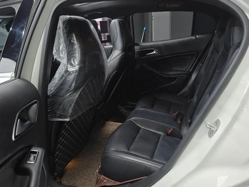 Mercedes-Benz GLA 250 4MATIC, снимка 13 - Автомобили и джипове - 55103295