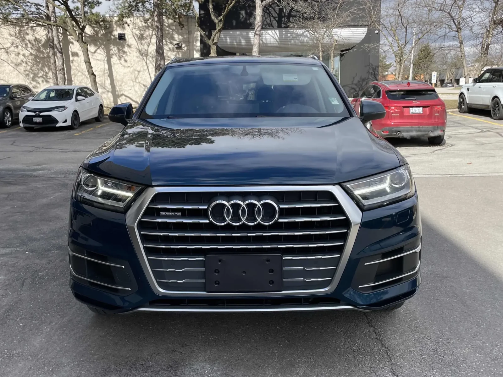 Audi Q7 KOMFORT * * CARFAX * * АВТО КРЕДИТ * * , снимка 2 - Автомобили и джипове - 53967346