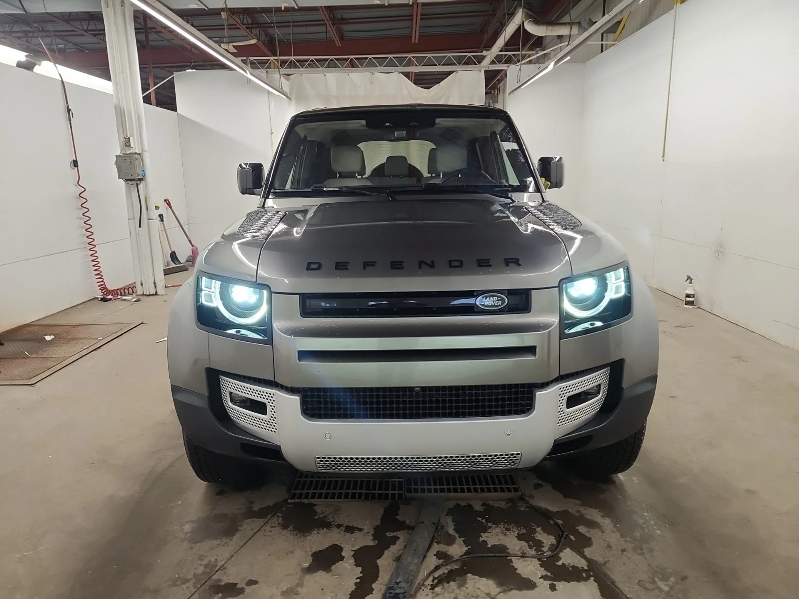 Land Rover Defender S * * ОБДУХВАНЕ * * CARFAX * * АВТО КРЕДИТ * * , снимка 2 - Автомобили и джипове - 54176405