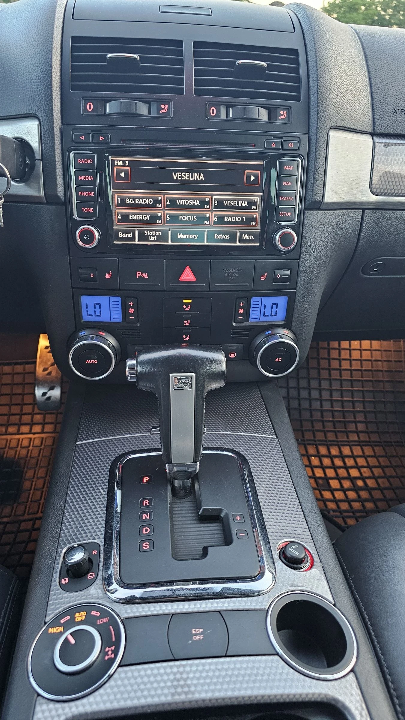 VW Touareg R-LINE 3.OTDI 239KS BARTER, снимка 14 - Автомобили и джипове - 54756441