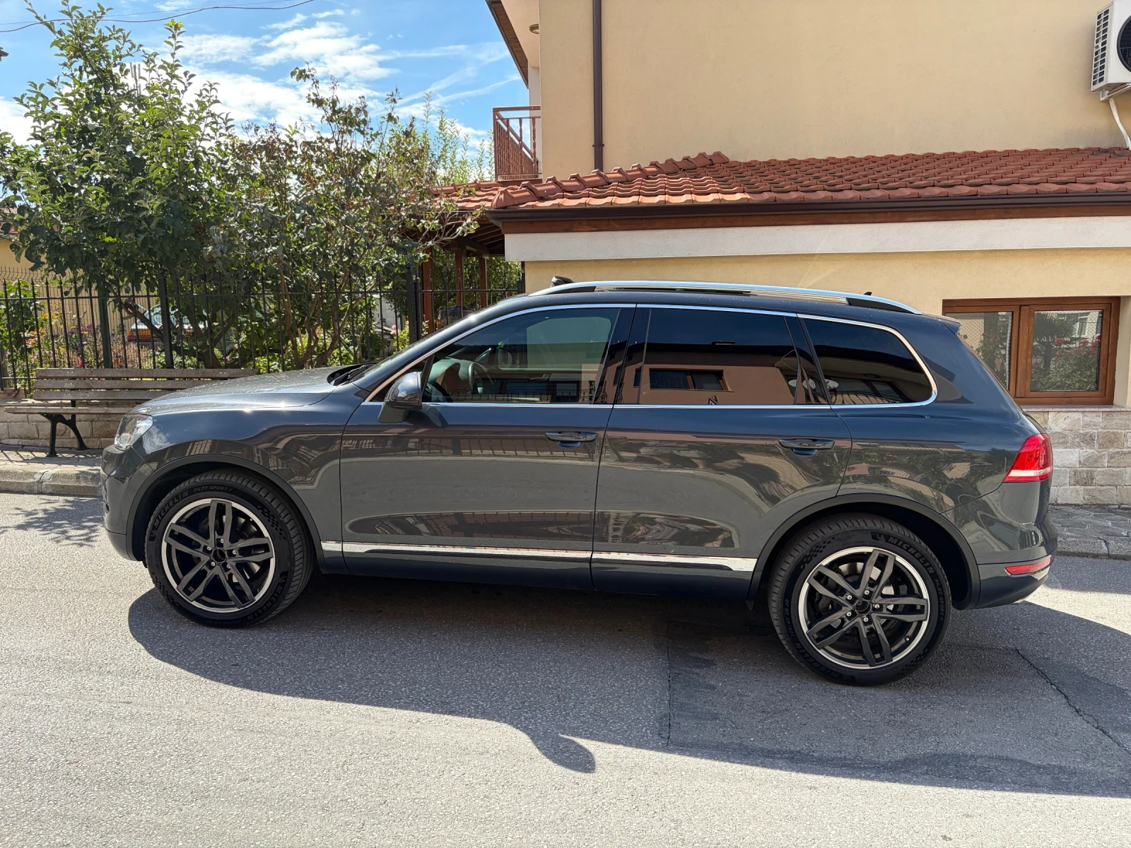 VW Touareg ТОП!!! 3.0 TDI  РЕАЛЕН ПРОБЕГ!!!, снимка 6 - Автомобили и джипове - 56081353