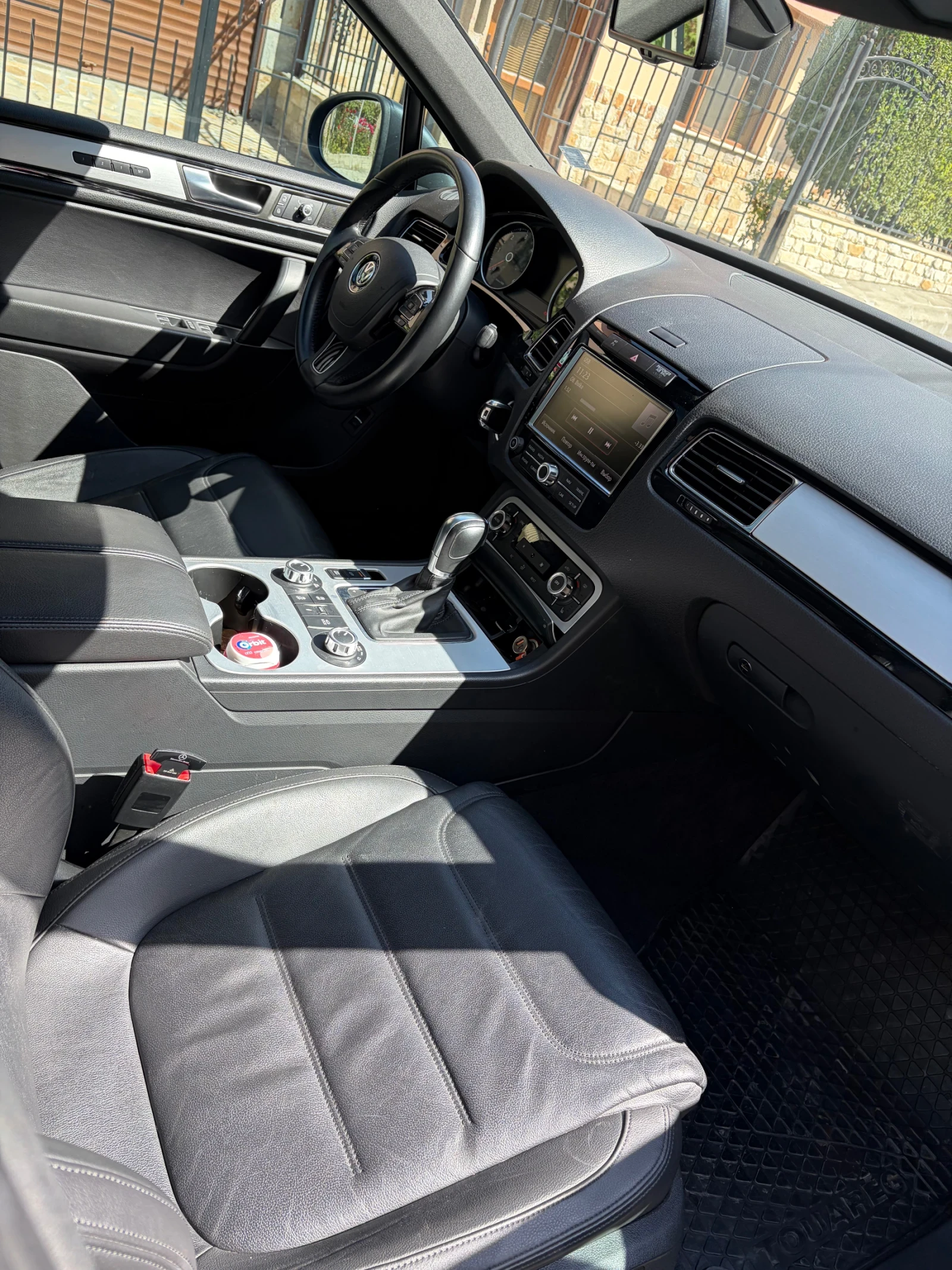 VW Touareg ТОП!!! 3.0 TDI  РЕАЛЕН ПРОБЕГ!!!, снимка 12 - Автомобили и джипове - 56081353