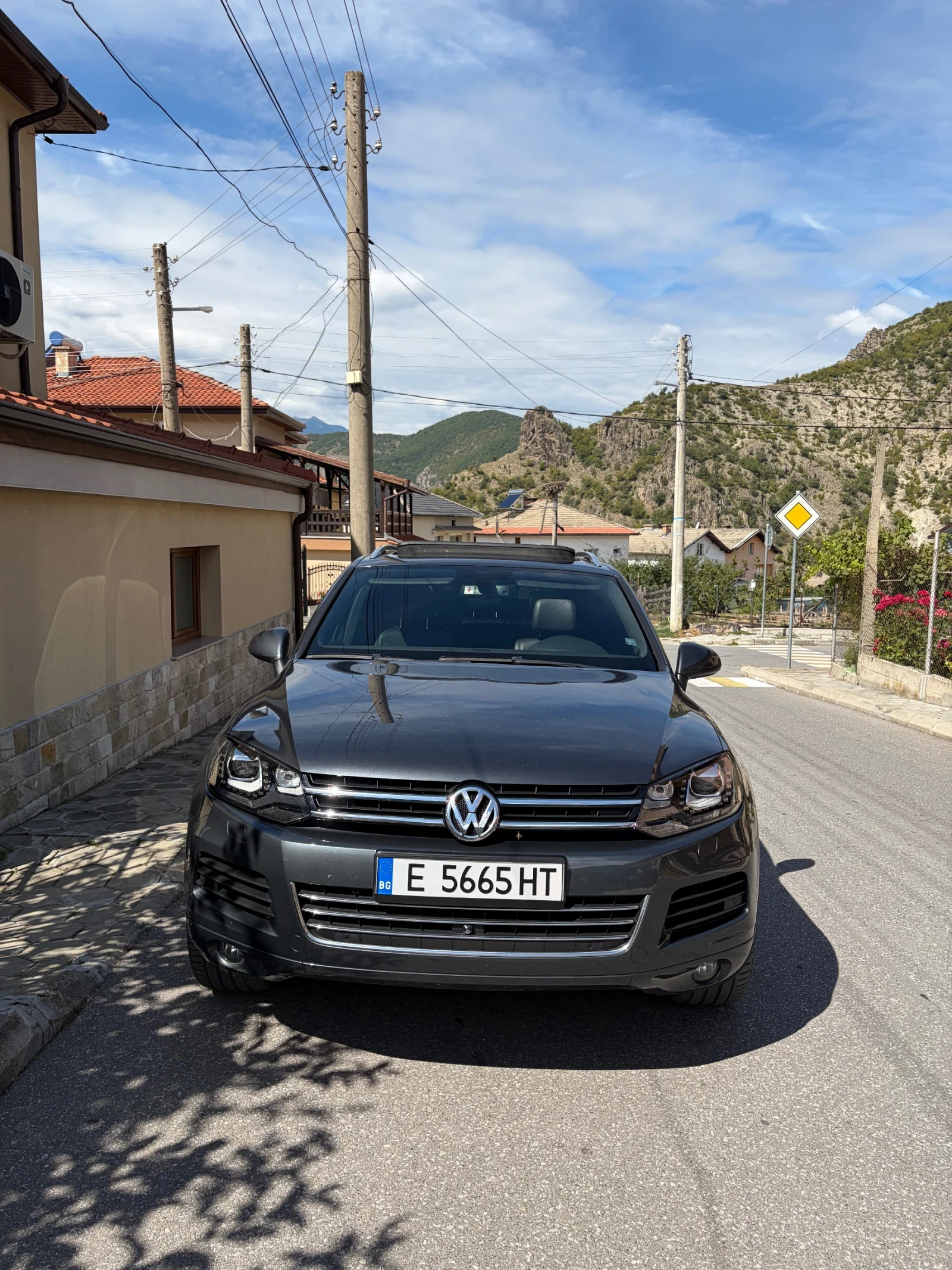 VW Touareg ТОП!!! 3.0 TDI  РЕАЛЕН ПРОБЕГ!!!, снимка 2 - Автомобили и джипове - 56081353