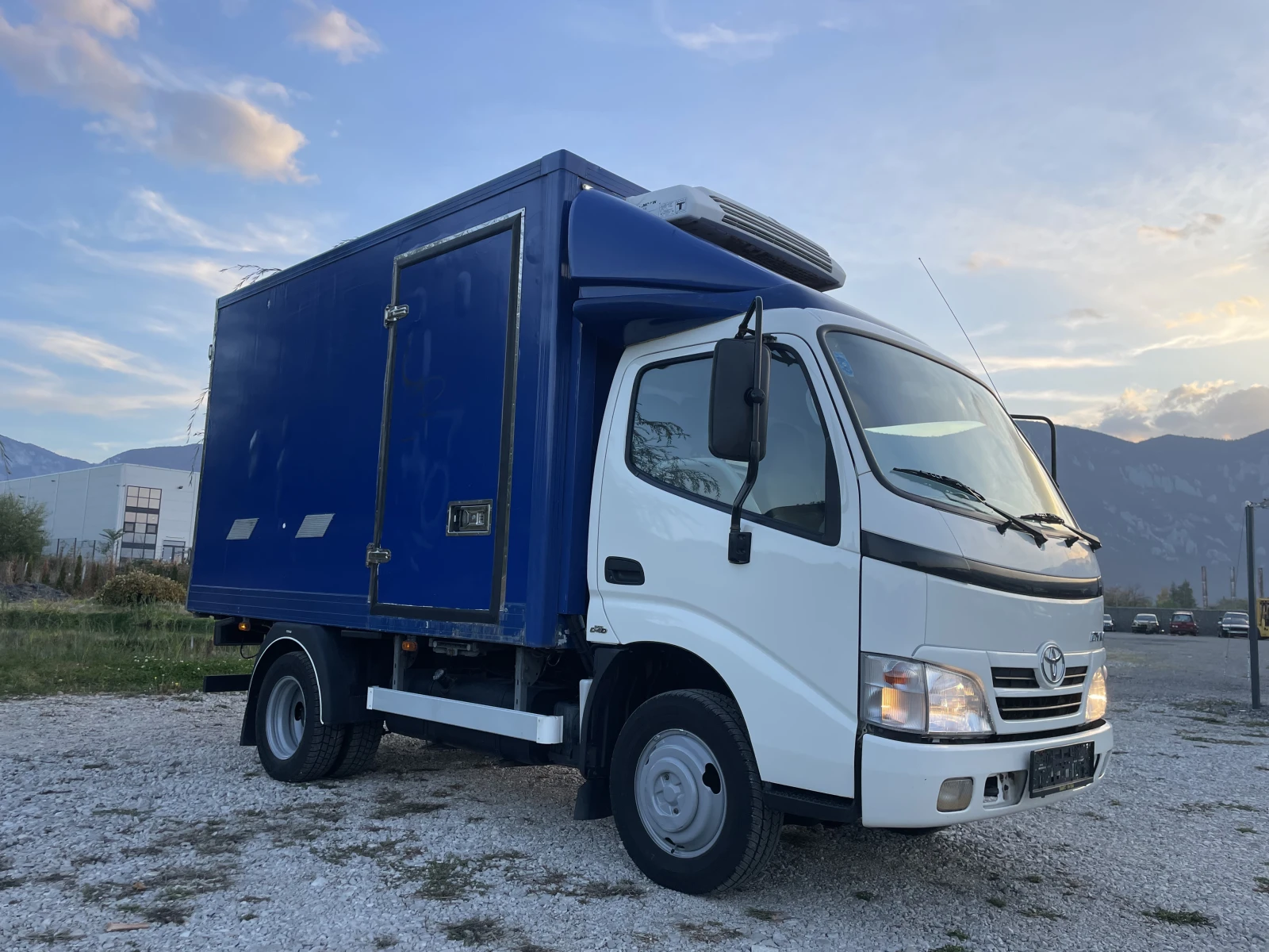 Toyota DYNA ХЛАДИЛЕН