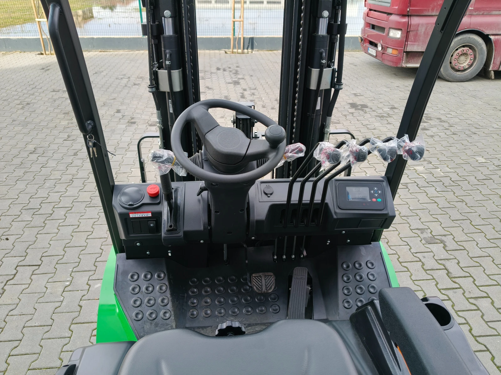 Електрокар Други четириопорен, товар до 3 тона, повдигане до 4 м., , снимка 7 - Индустриална техника - 53795163