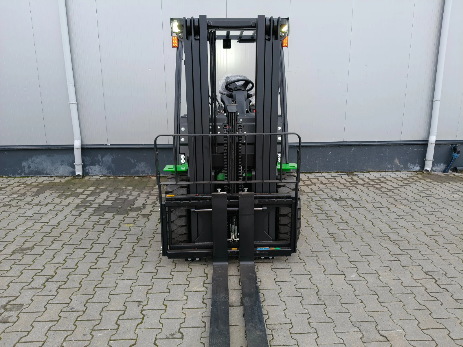 Електрокар Други четириопорен, товар до 3 тона, повдигане до 4 м., , снимка 2 - Индустриална техника - 53795163