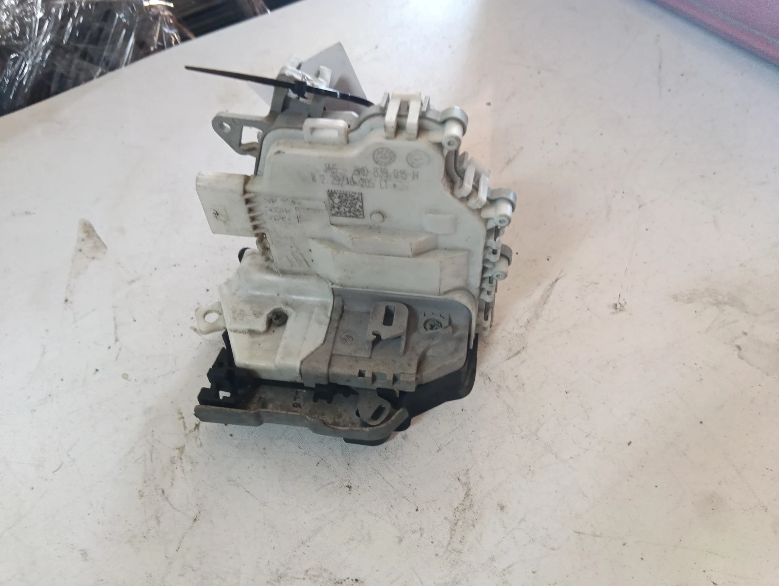 брава (задна лява) 8K0839015H Audi A3