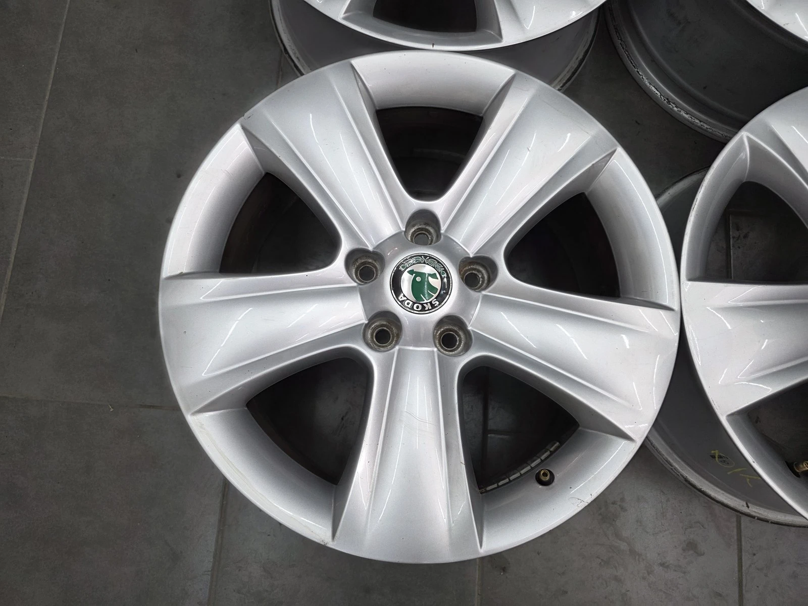 Джанти за Skoda, снимка 7 - Гуми и джанти - 56718923
