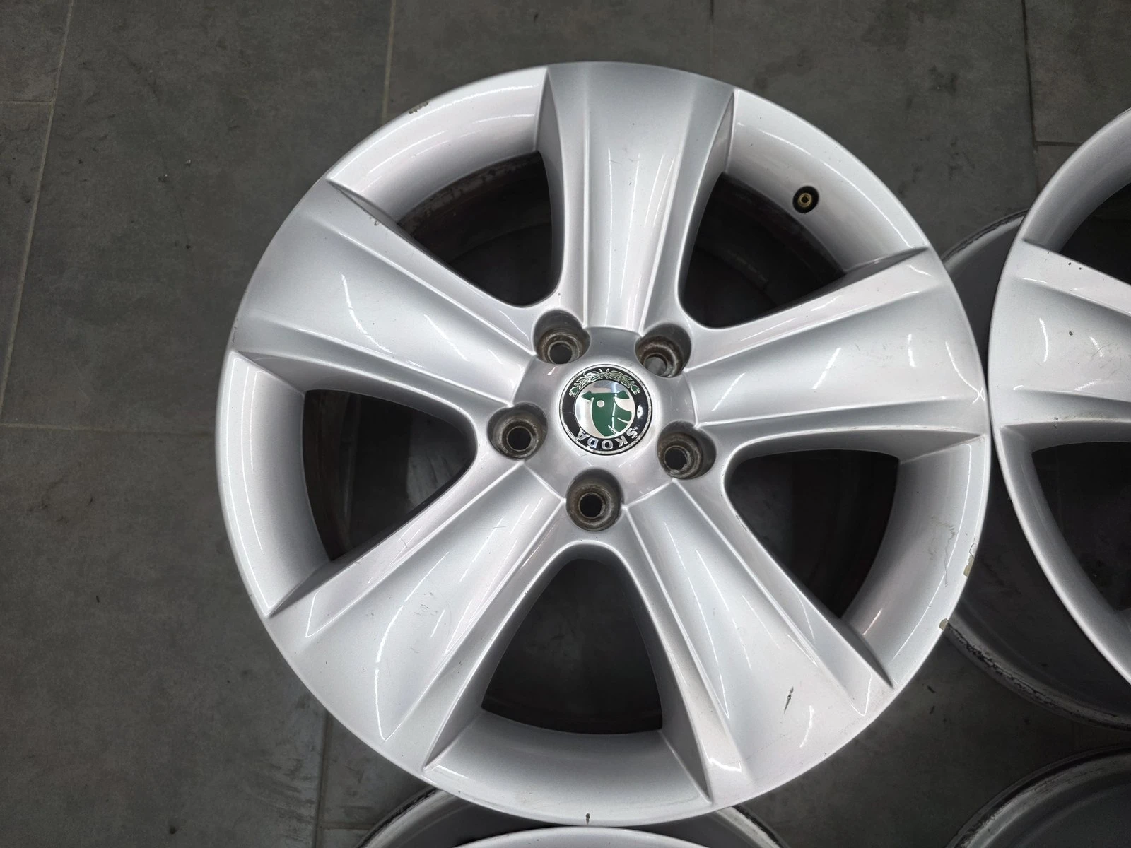 Джанти за Skoda, снимка 5 - Гуми и джанти - 56718923