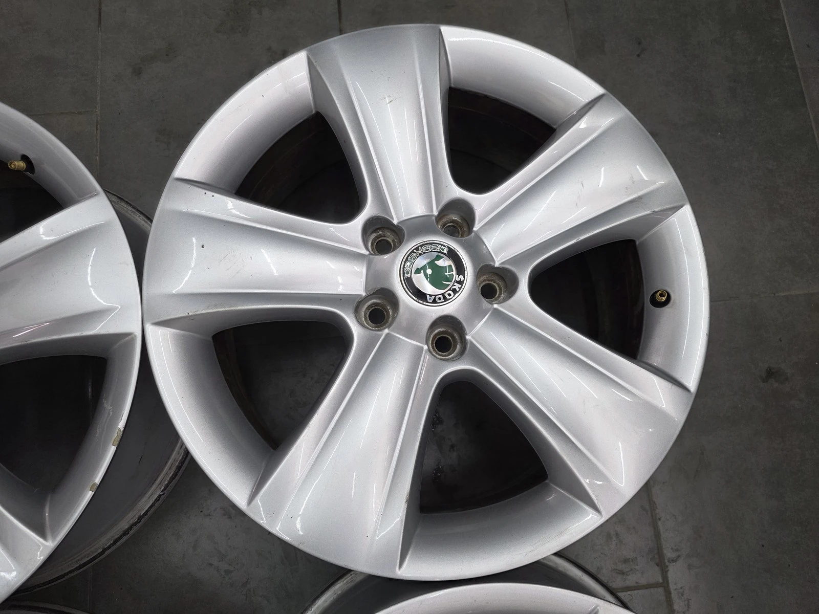 Джанти за Skoda, снимка 6 - Гуми и джанти - 56718923
