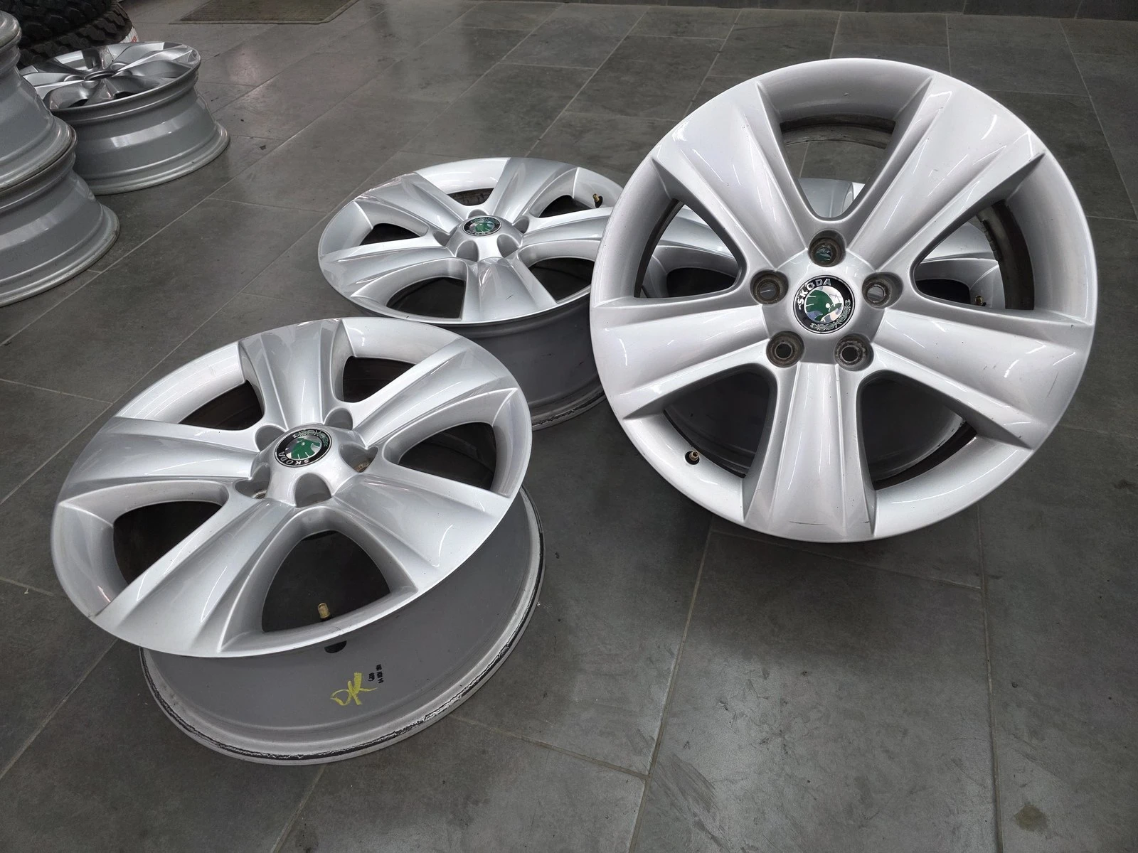 Джанти за Skoda, снимка 2 - Гуми и джанти - 56718923