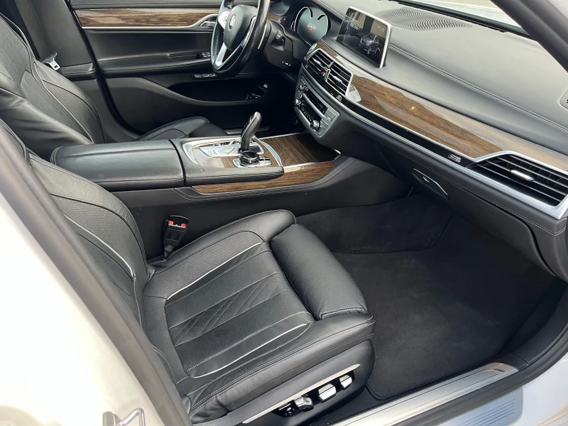 BMW 740 iL, снимка 12 - Автомобили и джипове - 47334678