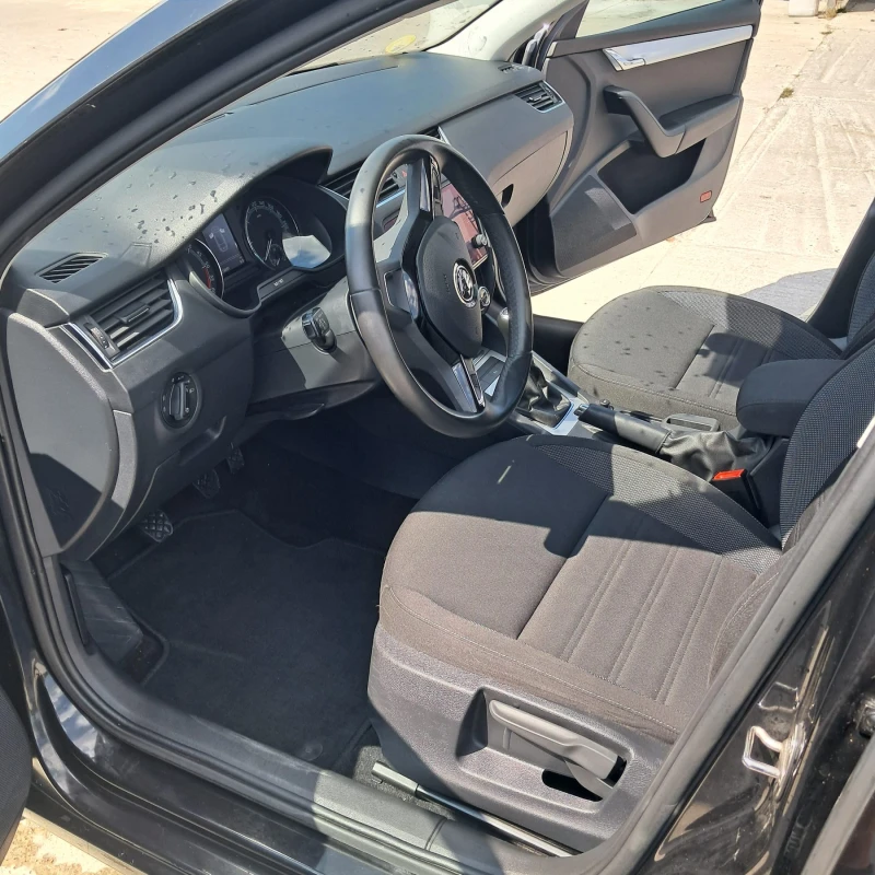 Skoda Octavia, снимка 8 - Автомобили и джипове - 51877626