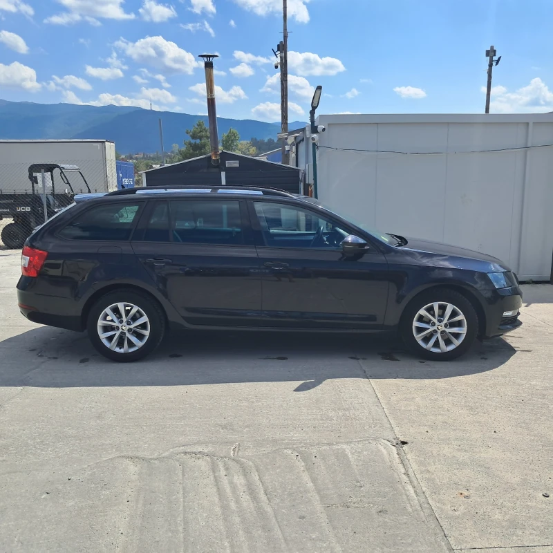 Skoda Octavia, снимка 4 - Автомобили и джипове - 51877626