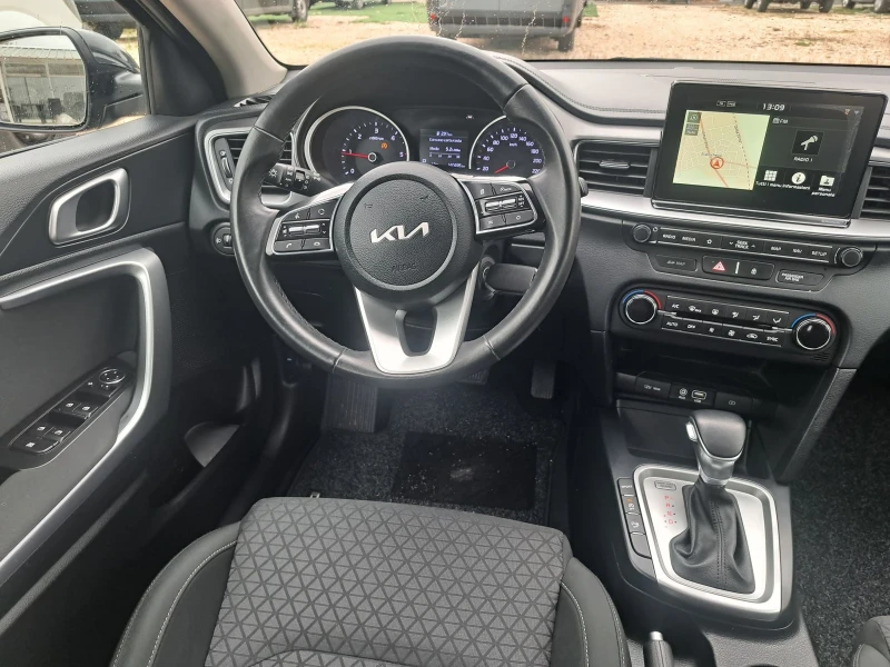 Kia Ceed 1.6, нави.камера, снимка 9 - Автомобили и джипове - 52332273