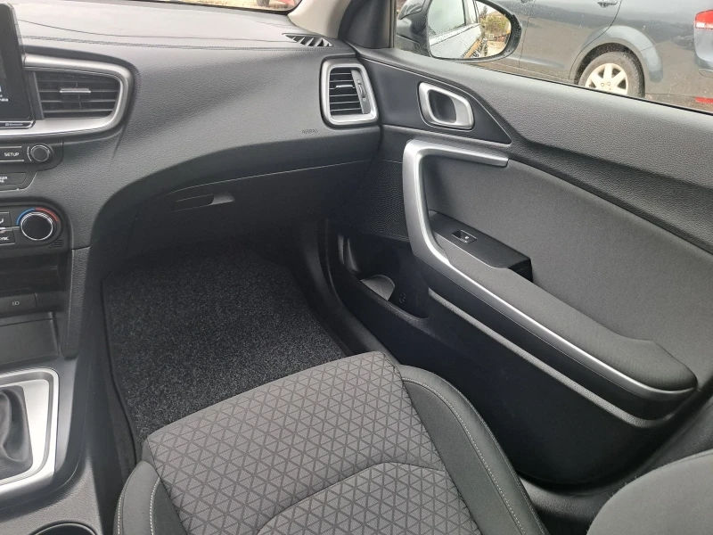 Kia Ceed 1.6, нави.камера, снимка 11 - Автомобили и джипове - 52332273