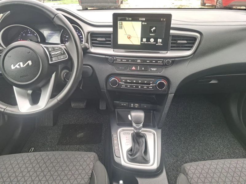 Kia Ceed 1.6, нави.камера, снимка 10 - Автомобили и джипове - 52332273