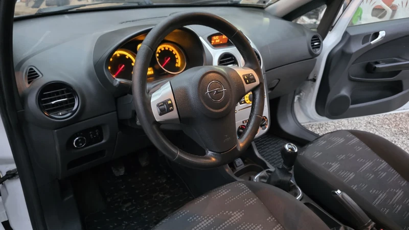 Opel Corsa 1.3CDTI, снимка 11 - Автомобили и джипове - 52728135