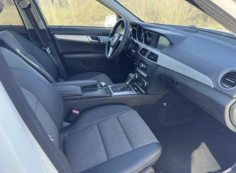 Mercedes-Benz C 220, снимка 8 - Автомобили и джипове - 52832225
