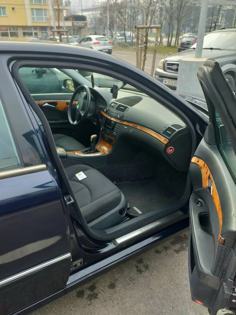 Mercedes-Benz E 240, снимка 4 - Автомобили и джипове - 53416537