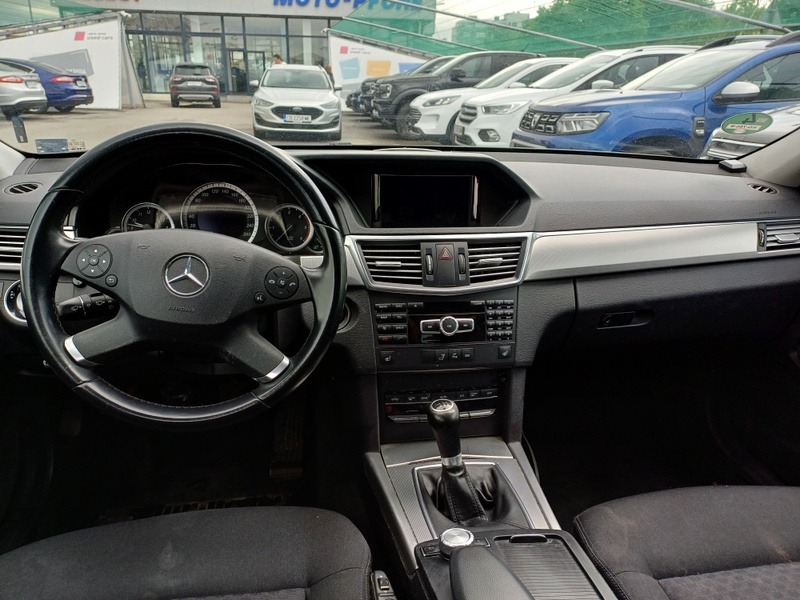 Mercedes-Benz E 220 2.0 CDi, снимка 3 - Автомобили и джипове - 45946301