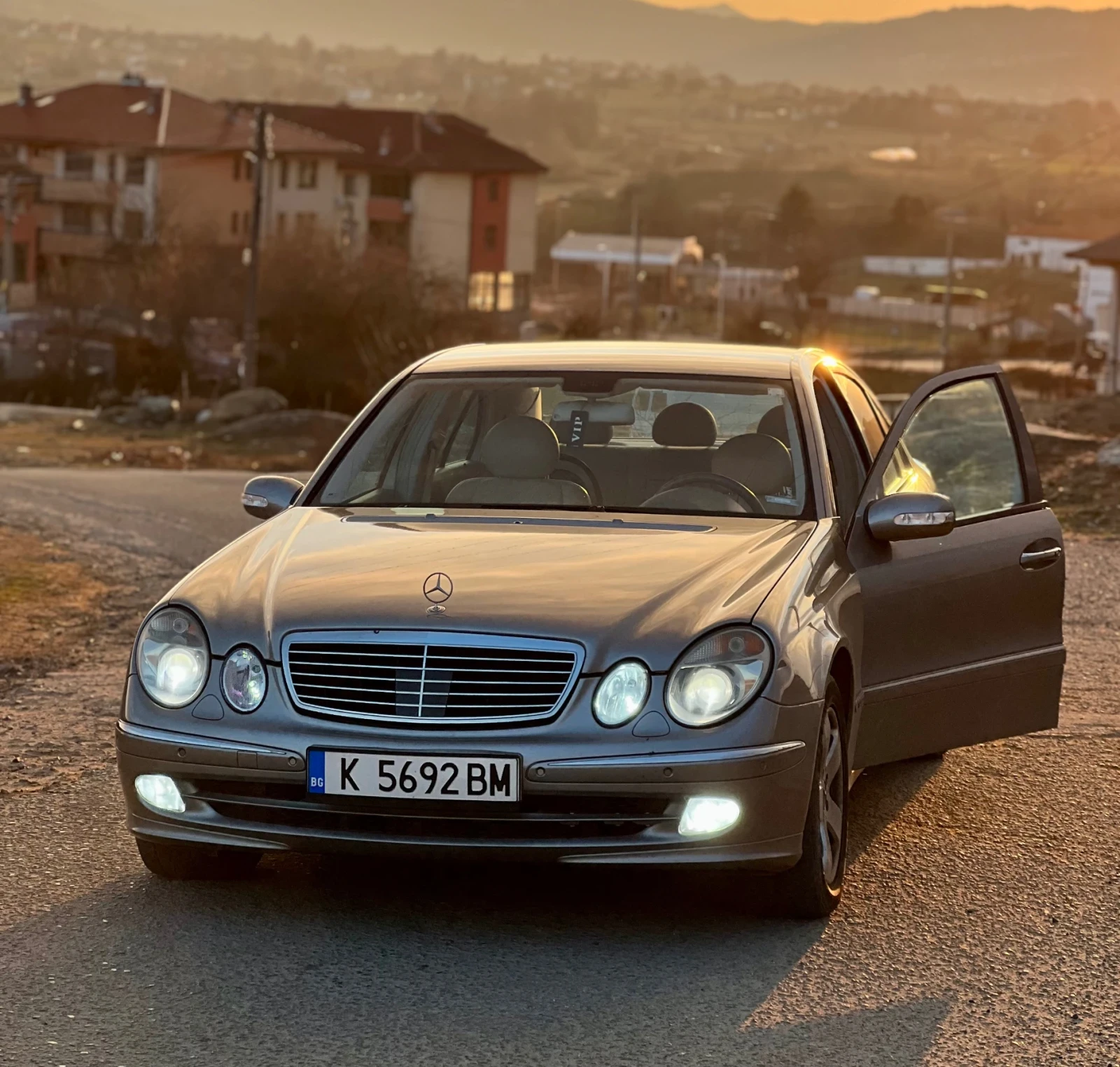 Mercedes-Benz E 220, снимка 1