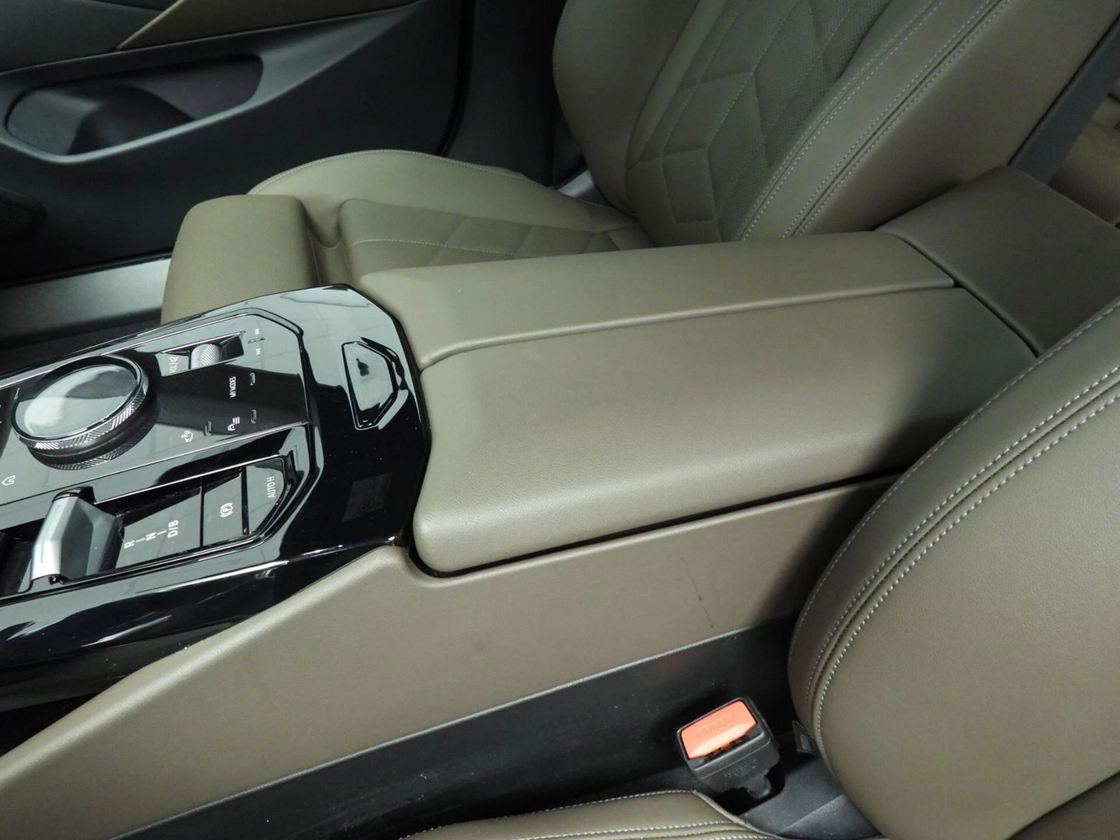 BMW i5 eDRIVE40/340HP/M-SPORT/NAVI/CAM/LED/E181 - изображение 8
