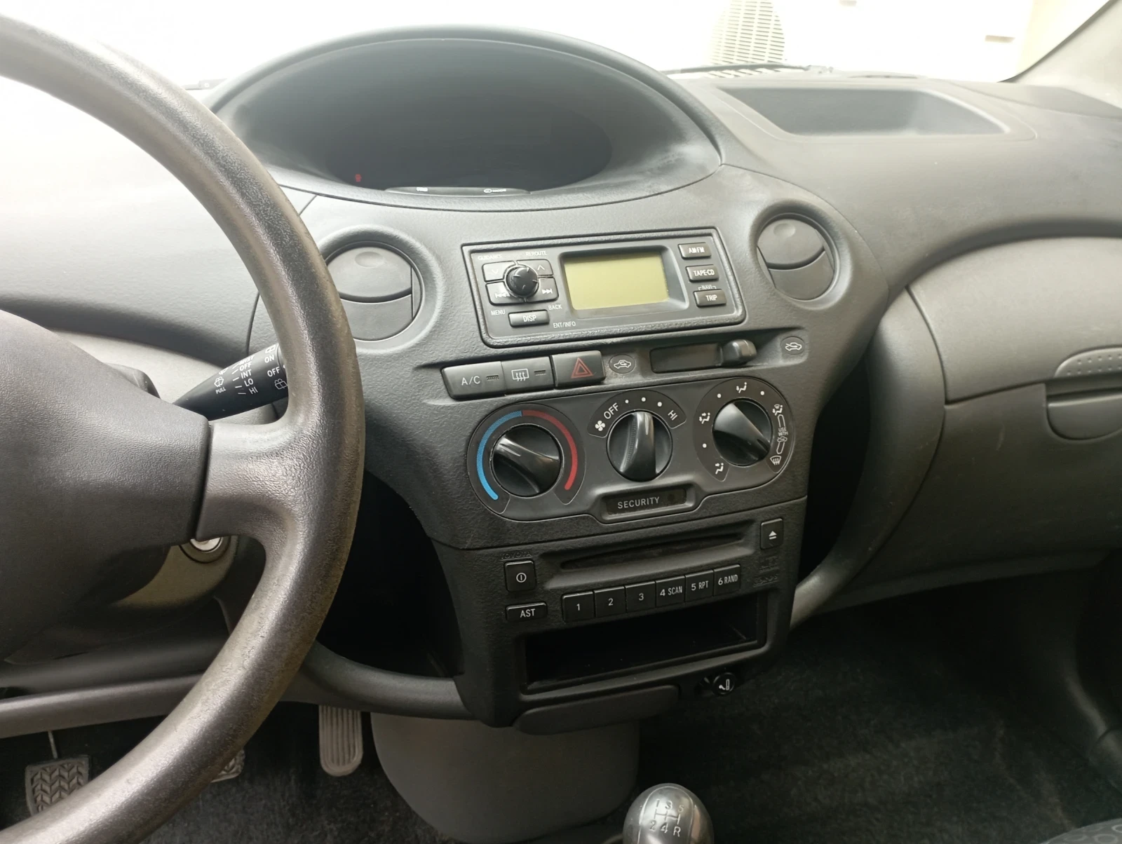 Toyota Yaris  - изображение 4