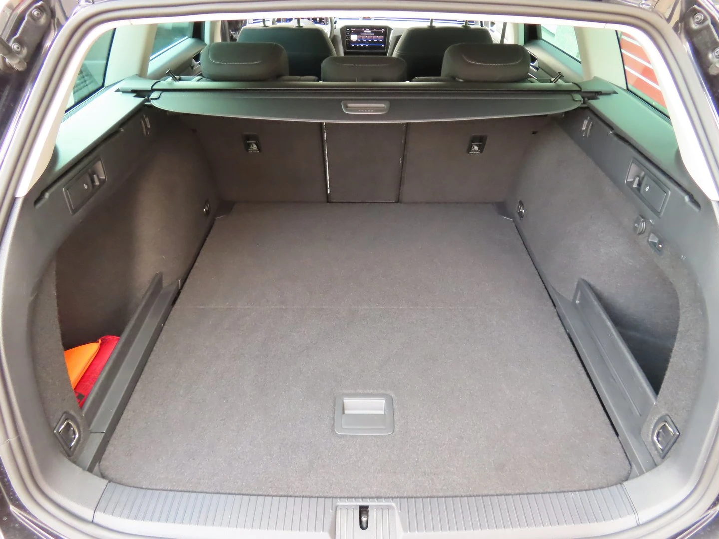VW Passat Business 2.0 TDI SCR DSG - изображение 4