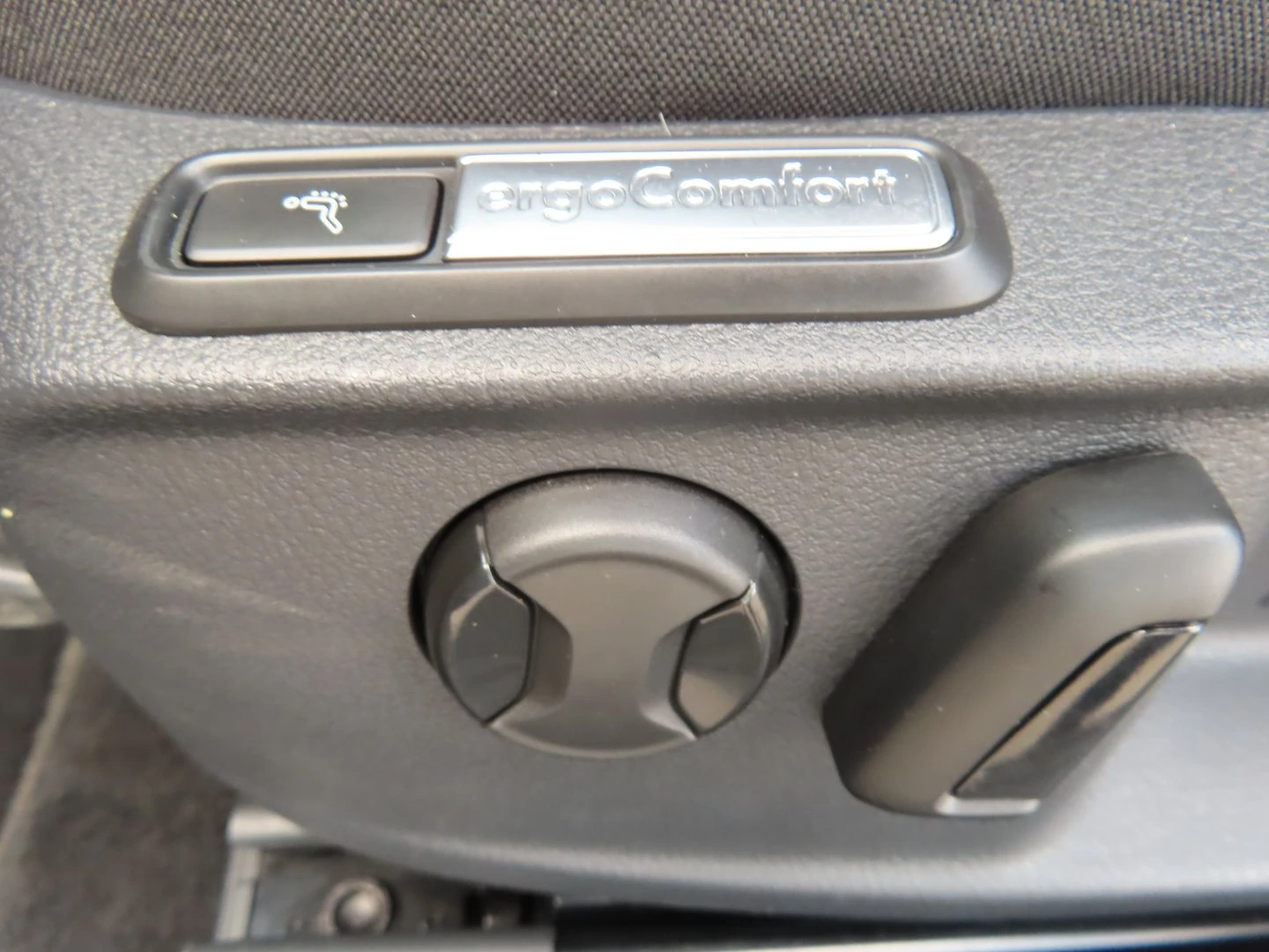 VW Passat Business 2.0 TDI SCR DSG - изображение 8