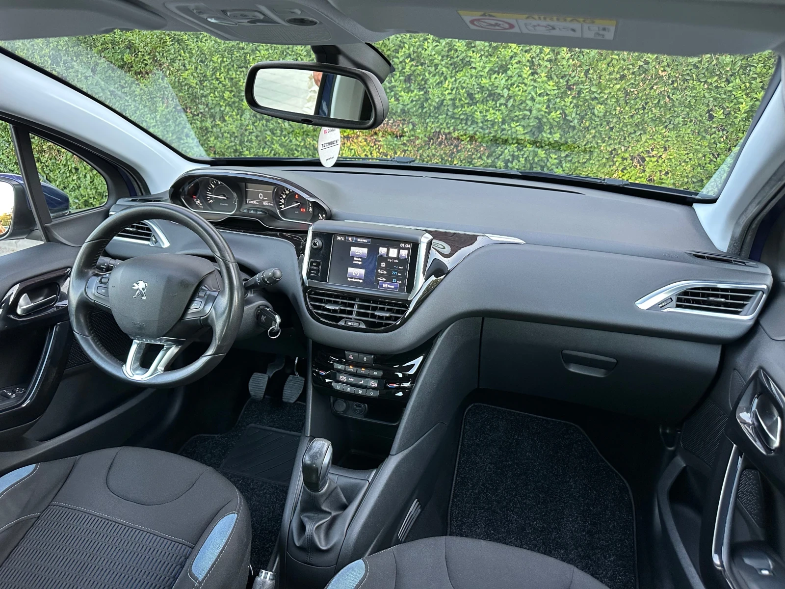 Peugeot 208 РЕАЛНИ 112 000КМ! ALLURE, FULL, TOP!!! - изображение 9